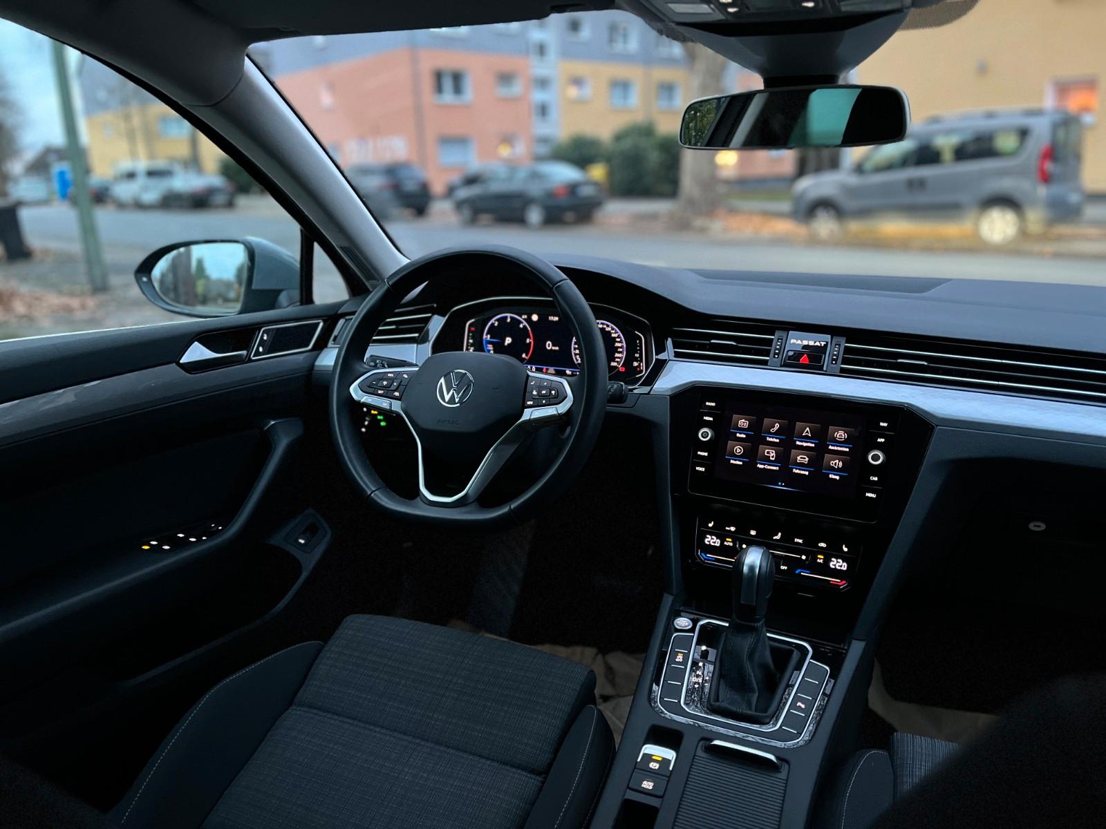Volkswagen Passat Variant Business *SHZ*VRT*NAVI*TÜV NEU
