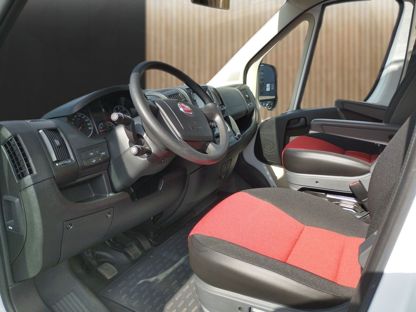 Fahrzeugabbildung Sunlight T 68 Radio, Rückfahrkamera