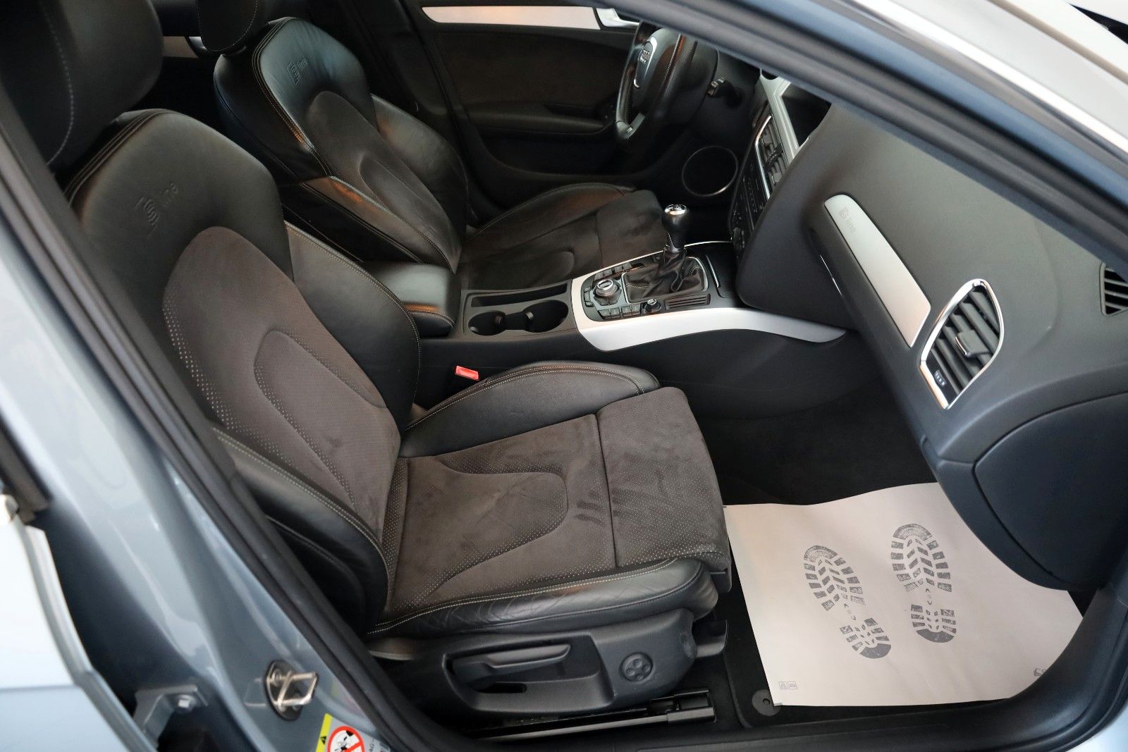 Fahrzeugabbildung Audi A4 Avant S line T.Leder,Navi,Xenon,SH.PDC