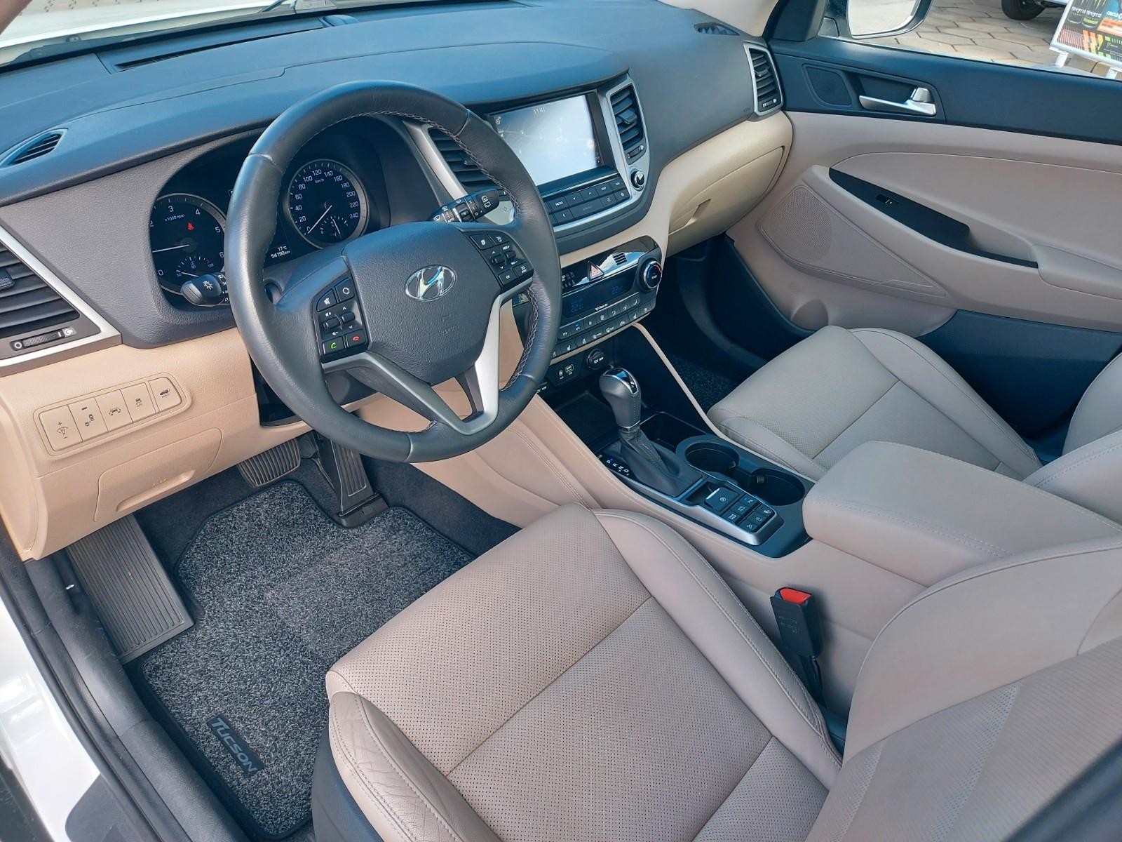 Hyundai Tucson blue Premium Pano Radar Leder Sitzklima