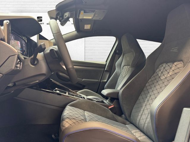 Fahrzeugabbildung Volkswagen Golf Variant R-Line 1,5 l eTSI OPF 110 kW (150 P