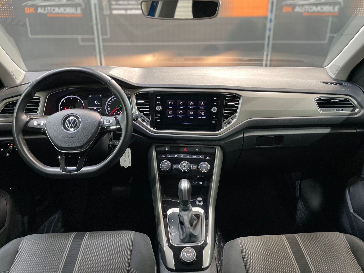 Fahrzeugabbildung Volkswagen T-Roc Style 4Motion #Kamera#CarPlay#Spur