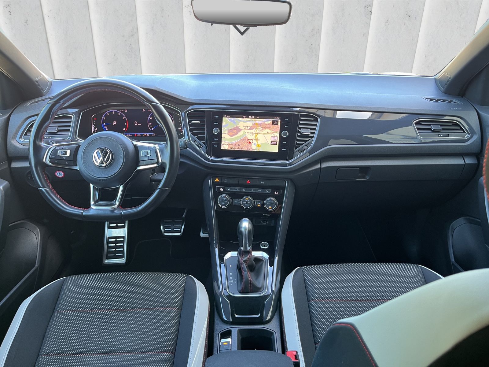 Fahrzeugabbildung Volkswagen T-Roc Sport*LED*ViCo*SHZ*NAVI*Kamera*PDC*19"**