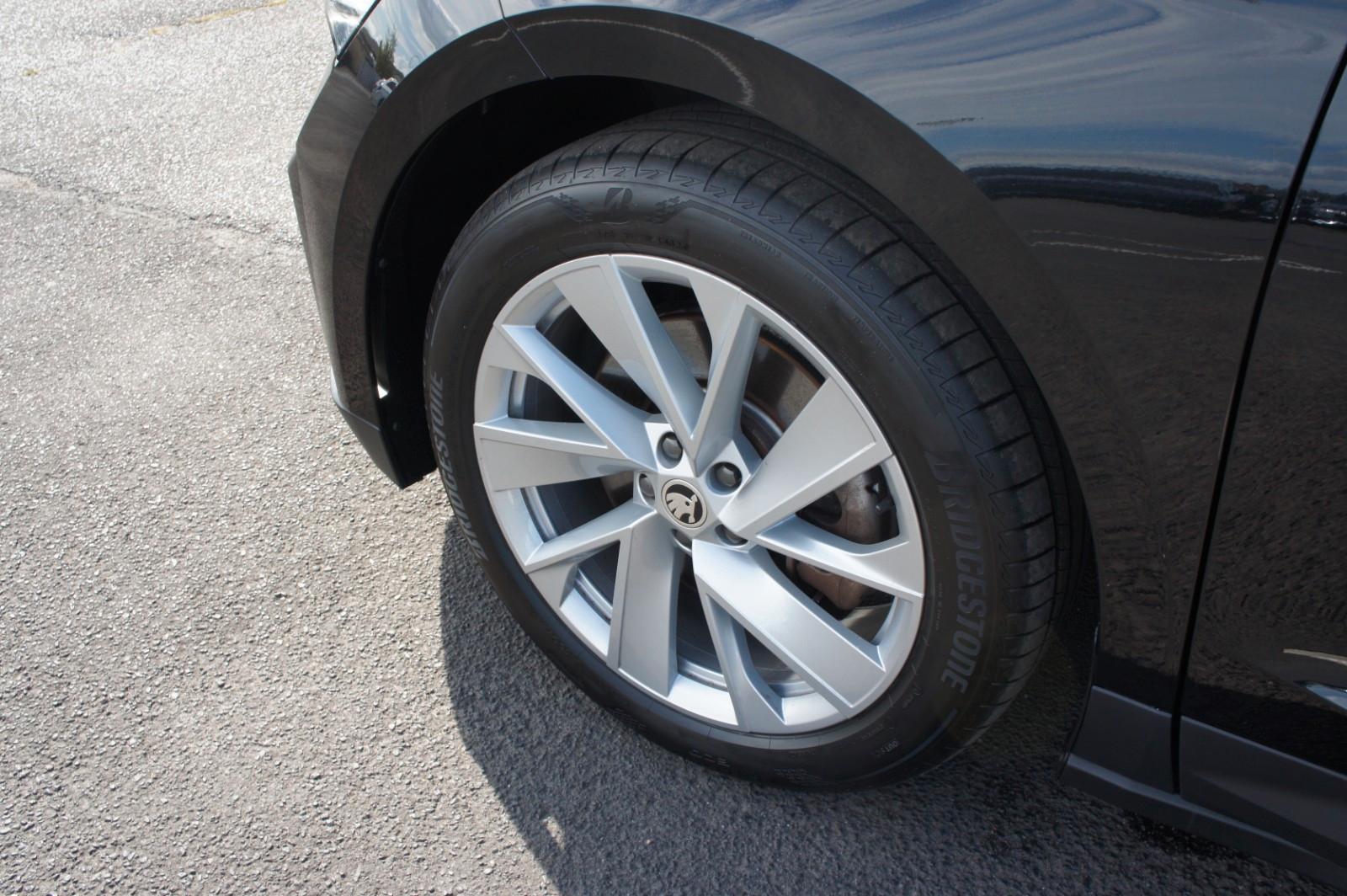 Skoda Enyaq 80 Suite*9 PAKETE*DRIVE+*AHK*PANO*W-PUMPE