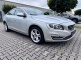 Volvo S60 T3 Summum Aut. - LEDER+NAVI+XENON+SHD+CAM - Volvo S60: Limousine