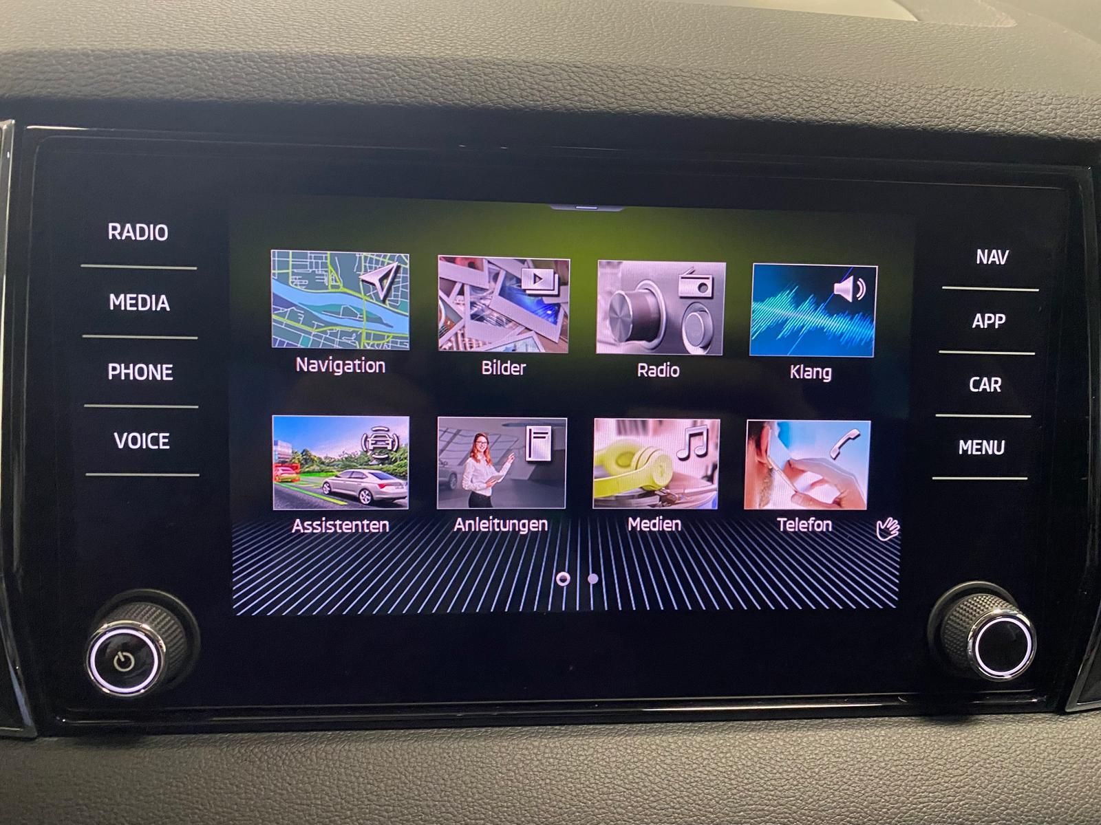 Fahrzeugabbildung SKODA Karoq 1.5 TSI +APP+KLIMA+ACC+RFK+PDC+NAVI+SITZHE