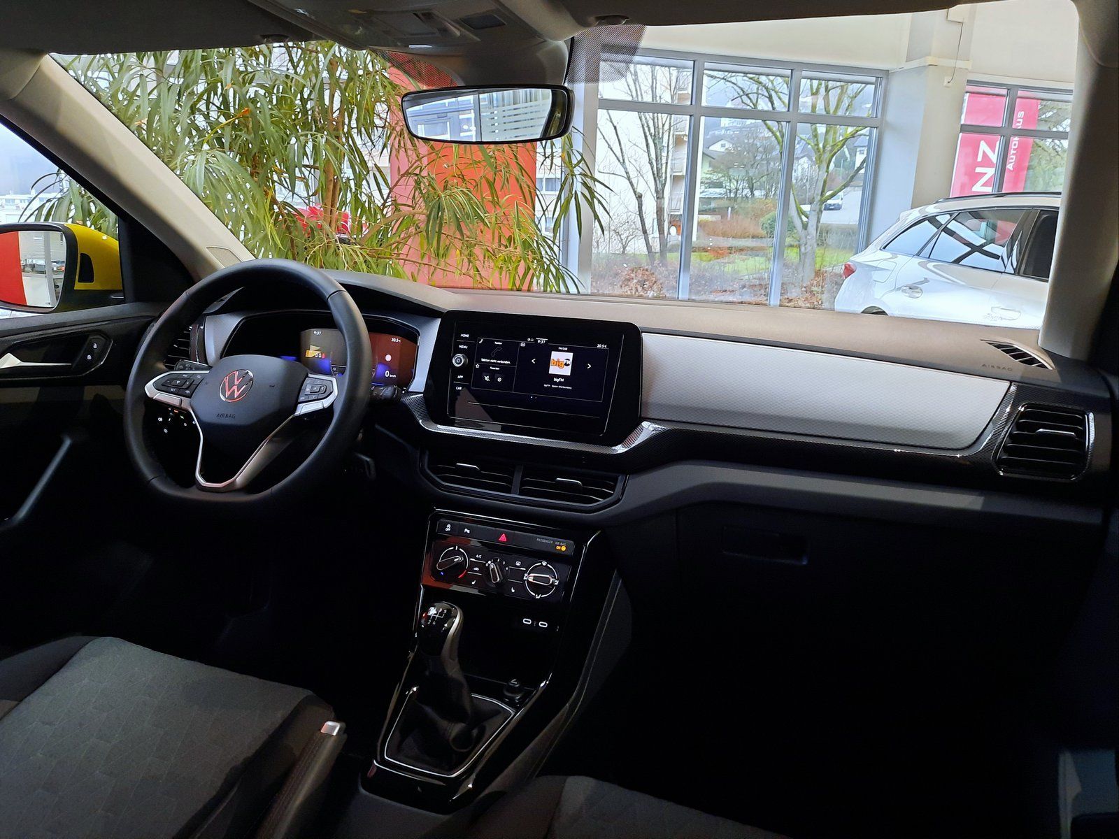 Fahrzeugabbildung Volkswagen T-Cross Life TSI *LED*PDC*ACC*Sitzhzg*App-Conn*