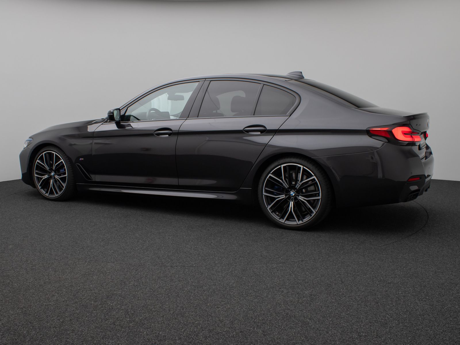 Fahrzeugabbildung BMW M550i xD Laser SoftClos 360°HUD DAB H/K DisplKey