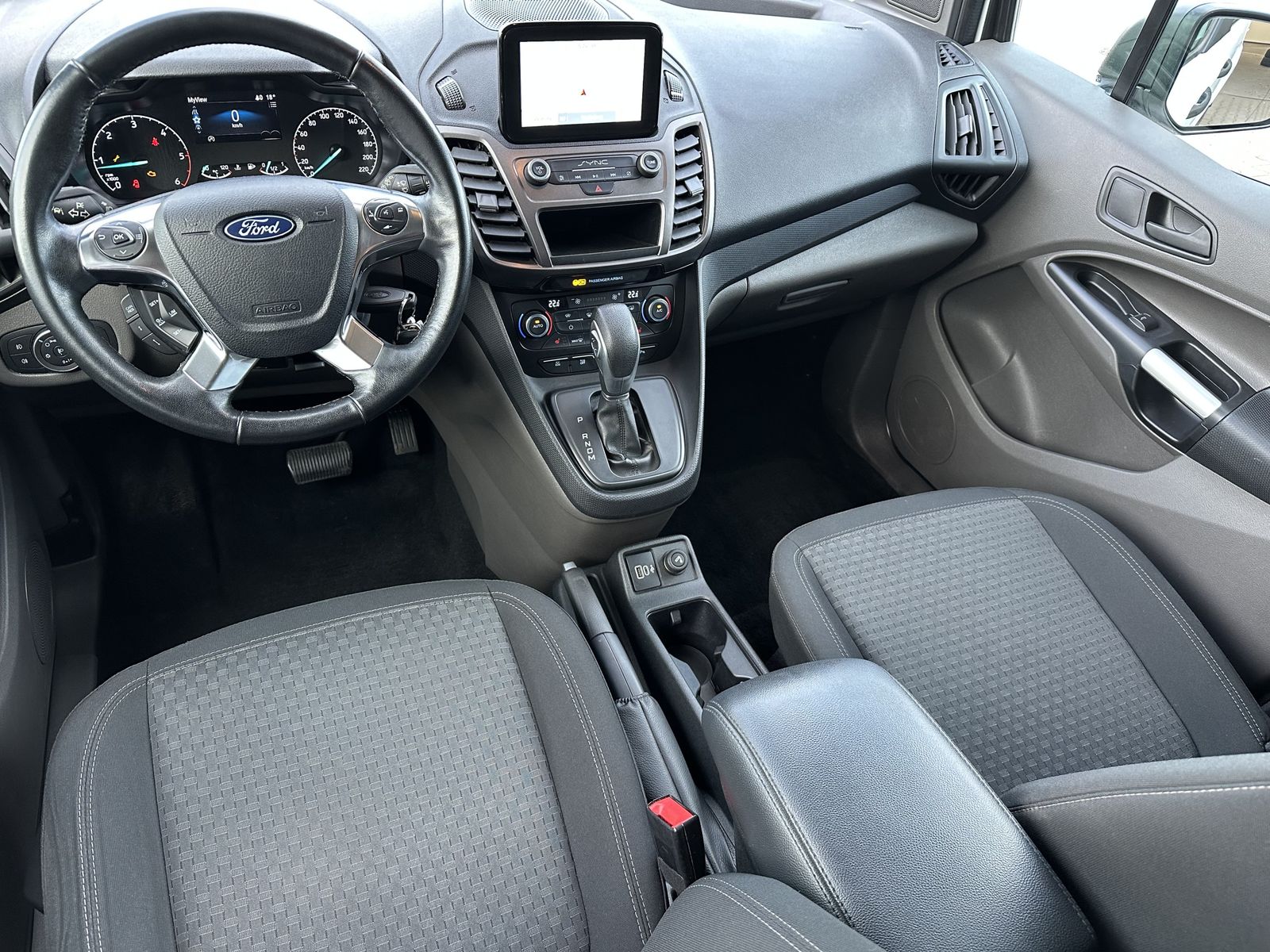 Fahrzeugabbildung Ford Transit Connect 240 Lang L2H1 Aut. NAV+XEN+KAMER