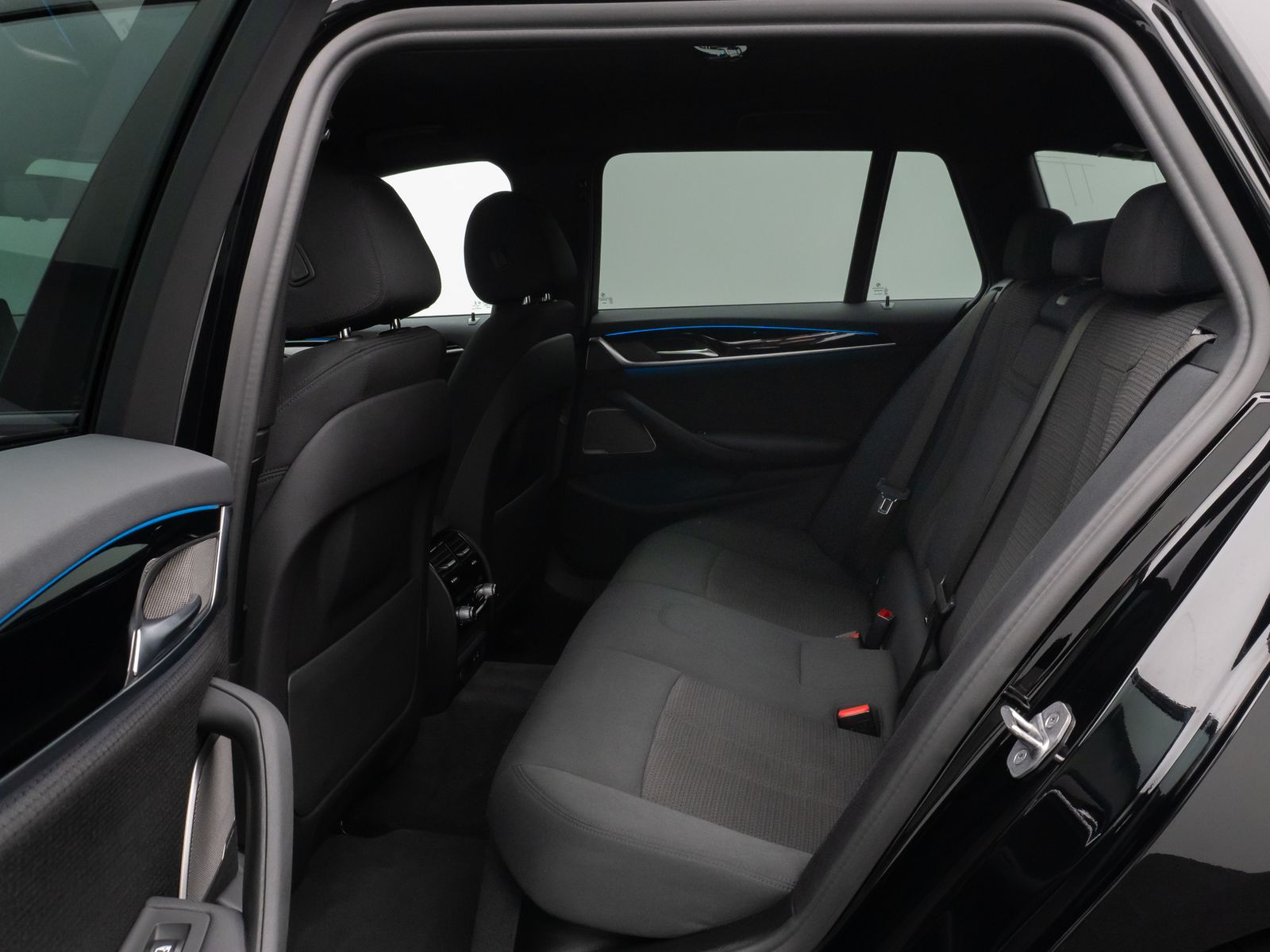 Fahrzeugabbildung BMW 530e H/K DAB AHK Komfort Alarm 4xKlima 18Zoll