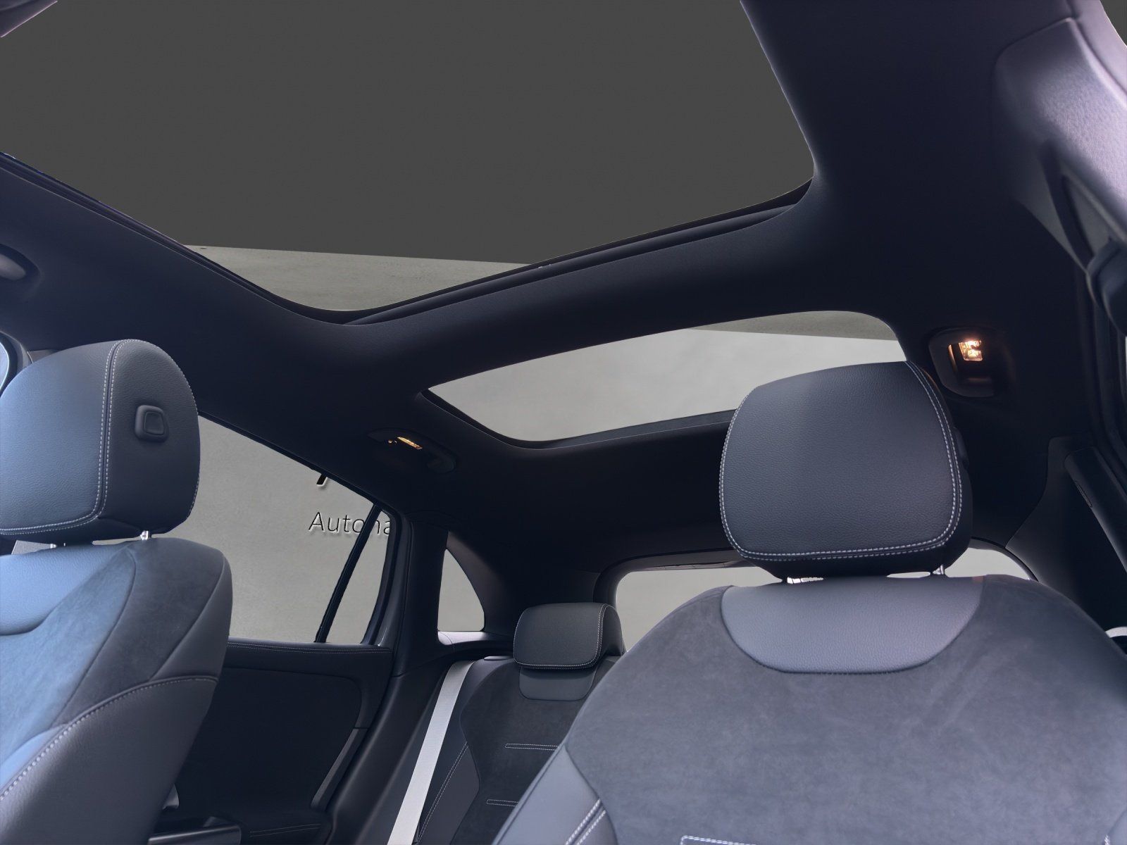 Fahrzeugabbildung Mercedes-Benz GLA 220 4M AMG+ Pano STANDHZG Distro GurtGrau