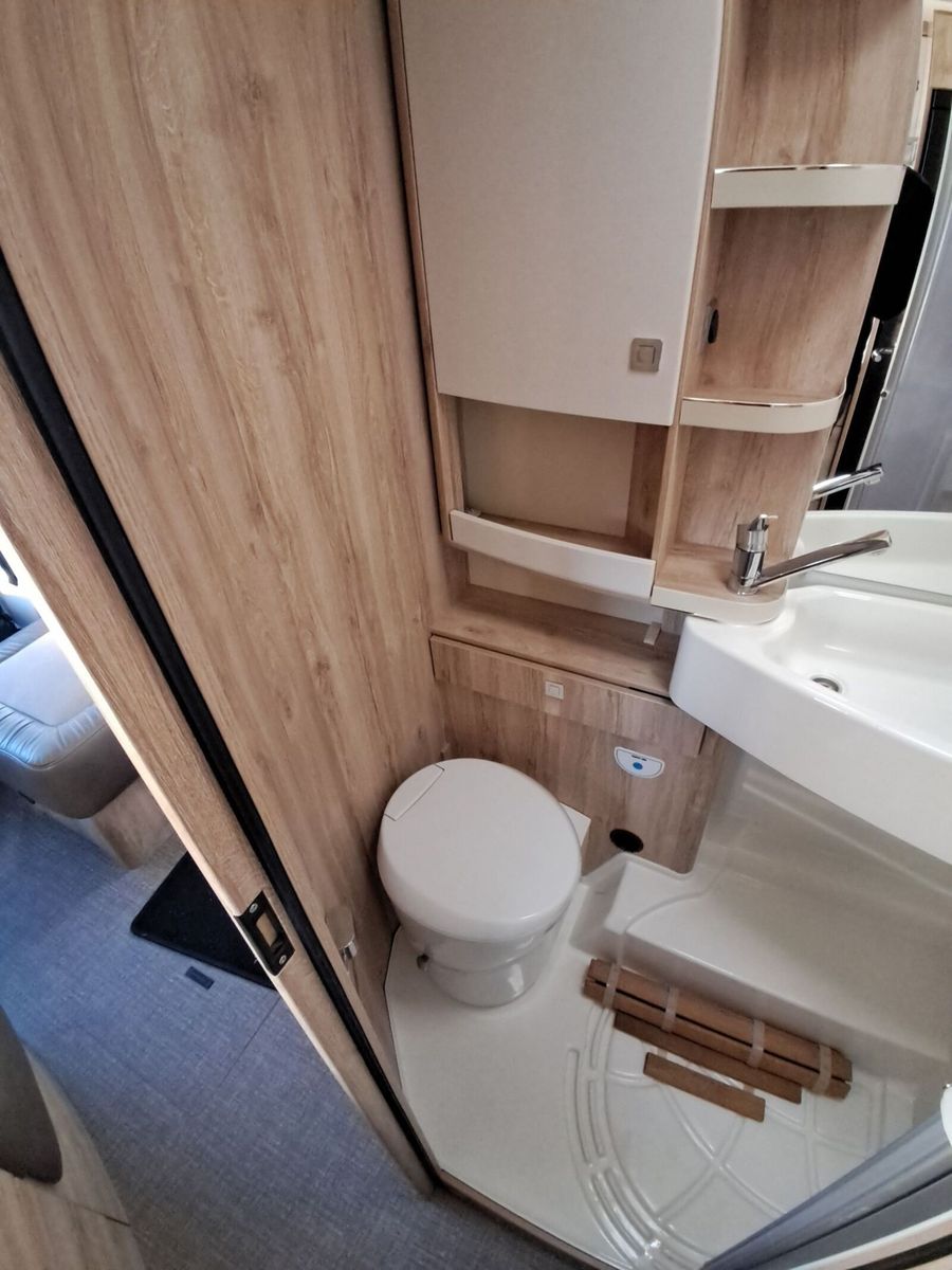 Fahrzeugabbildung Eura Mobil Profila RS 695 EB Mondial Prestige Solar TV/SAT