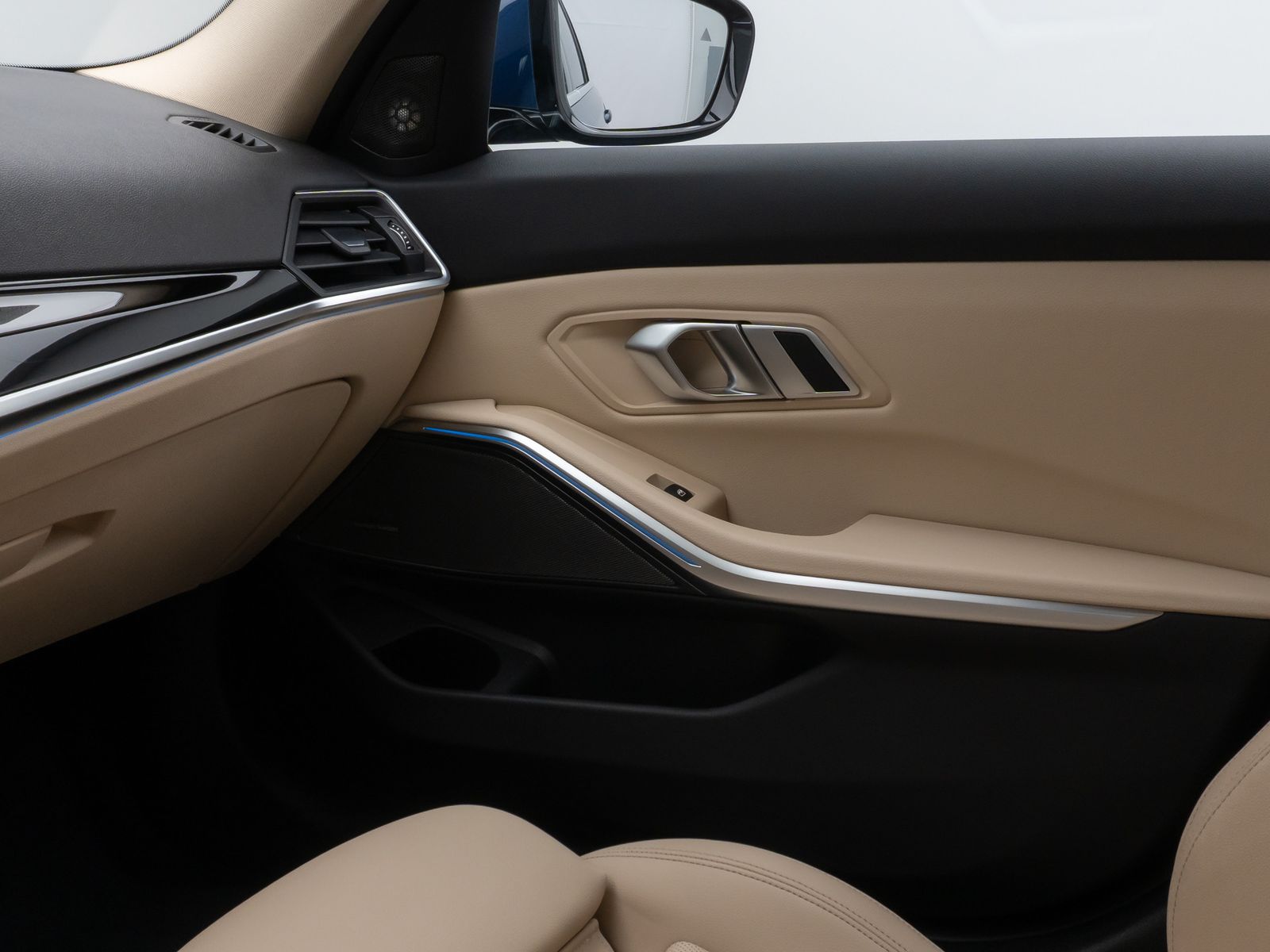 Fahrzeugabbildung BMW 320i Kamera HUD DAB H/K ACC Komfort Alarm Sport