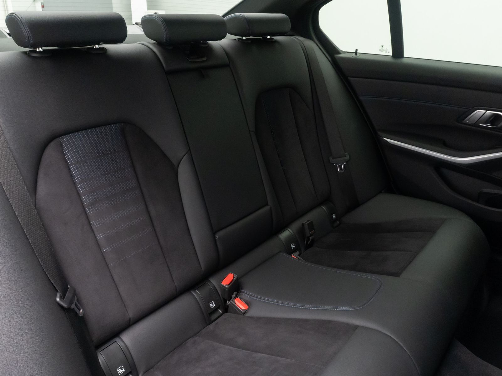 Fahrzeugabbildung BMW 320e M Spot DAB Widscreen PDC CockpitPlus 19Zoll