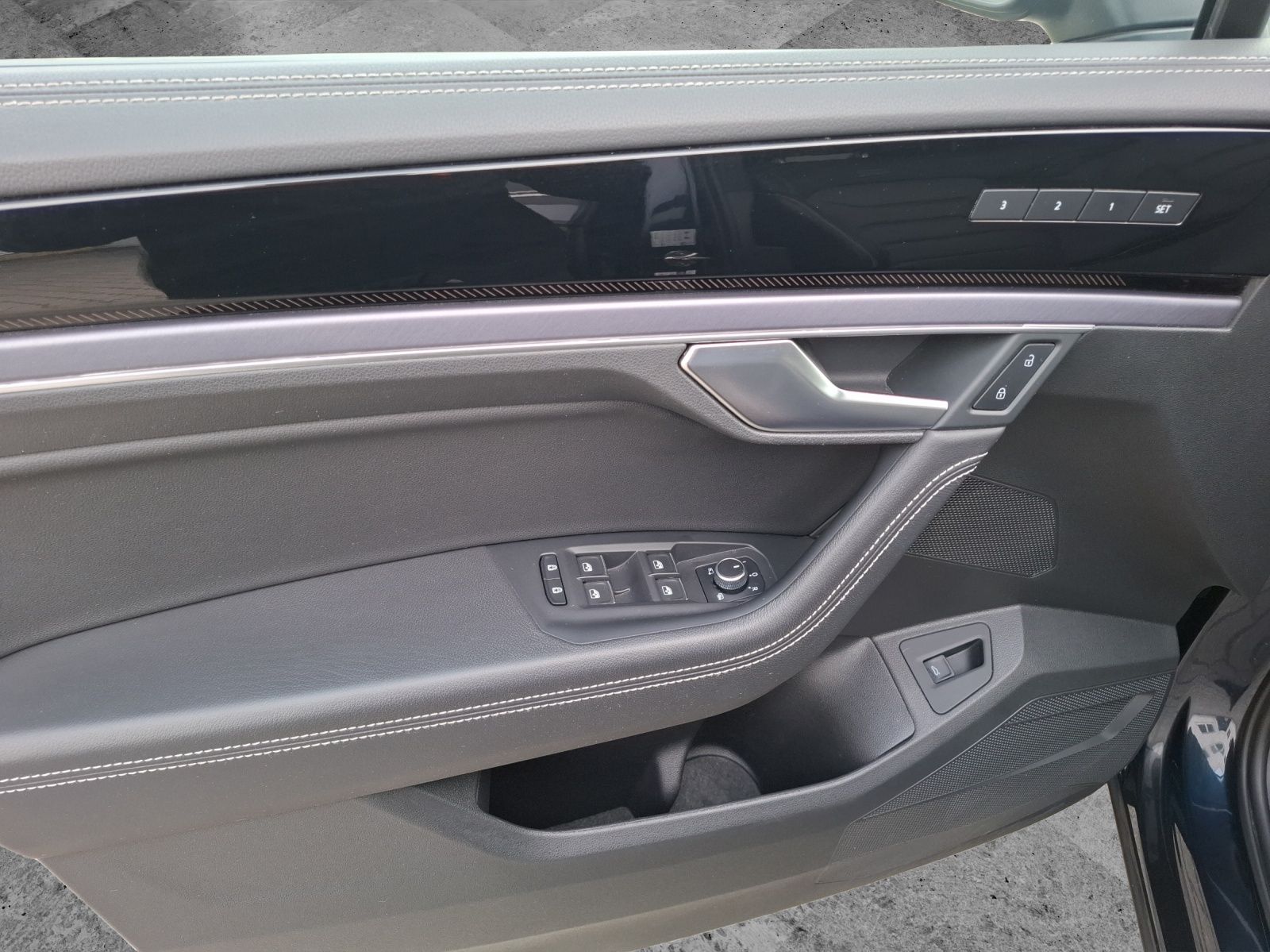 Fahrzeugabbildung Volkswagen Touareg R-Line TDI 4M IQ.Light ACC AHK STH PANO