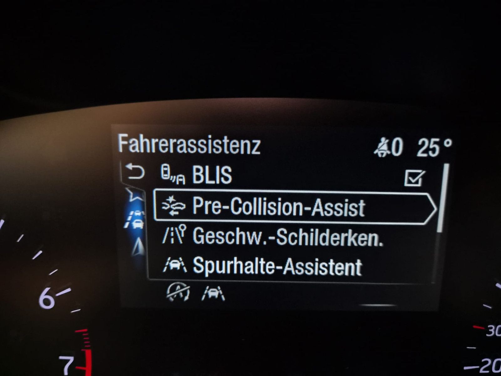 Fahrzeugabbildung Ford Focus Lim. ST-Line / NAVI / KAMERA /1. Hand
