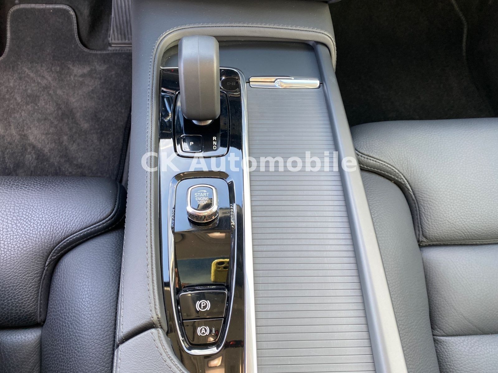 Fahrzeugabbildung Volvo V90 B5 Ultimate Dark AWD/BLIS/Pano/Head-Up/AHK