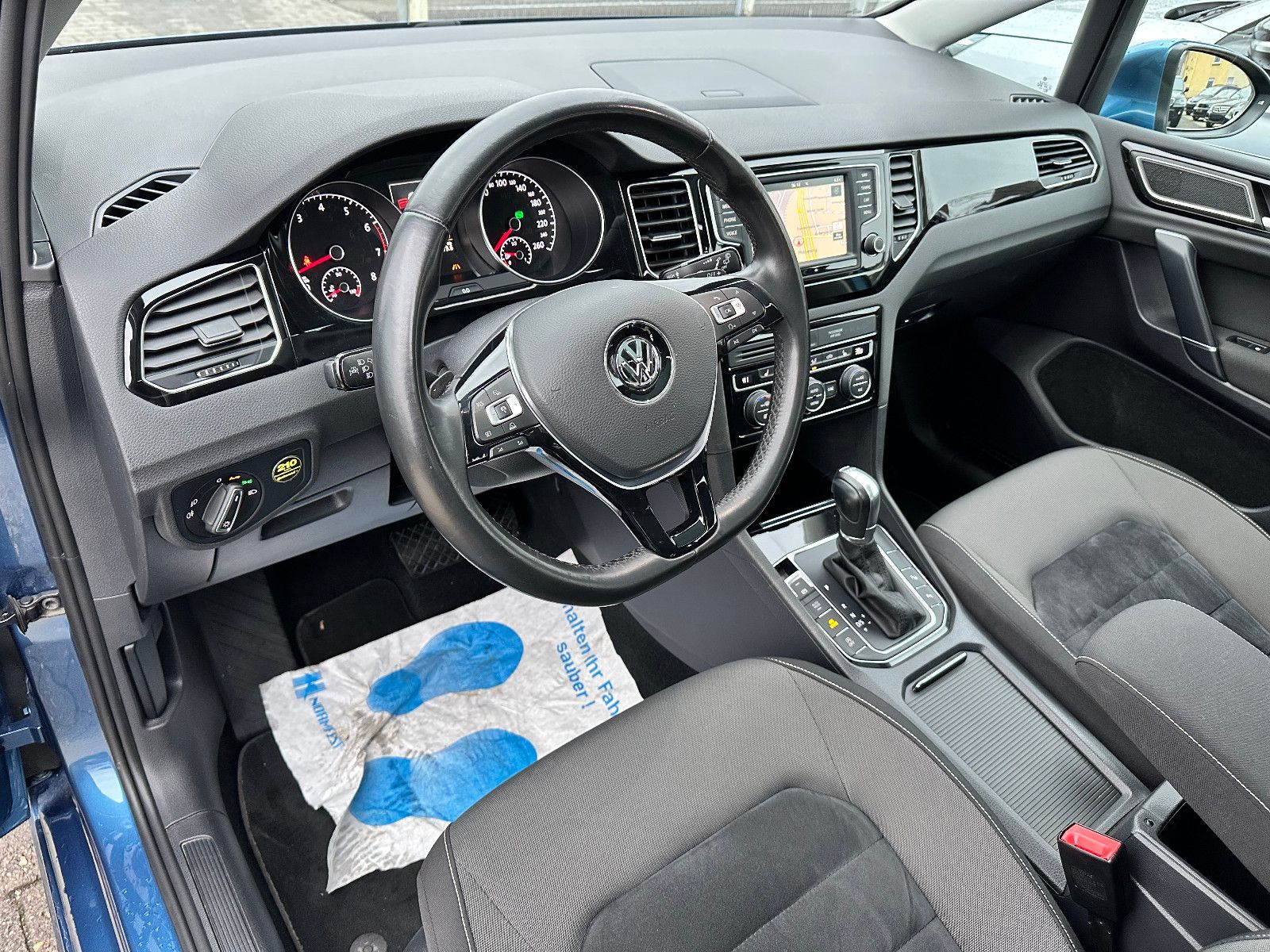 Fahrzeugabbildung Volkswagen GOLF SPORTSVAN VII HIGHLINE BMT*AHK+PANO+AUTOM.*