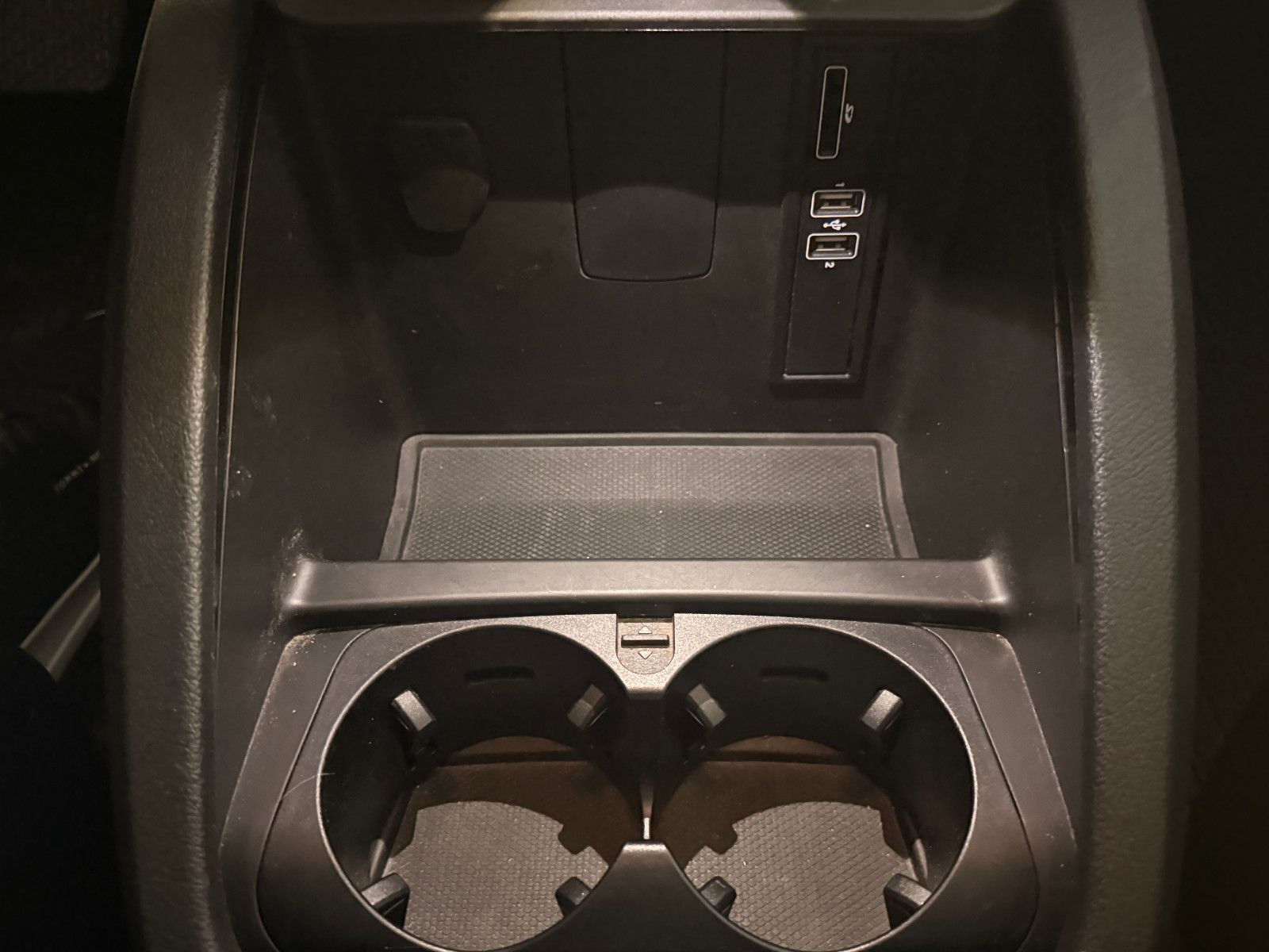 Fahrzeugabbildung Mercedes-Benz V 250/AVANTGARDE/LANG/4MATIC/LEDER/LED/NAVI/6SIT