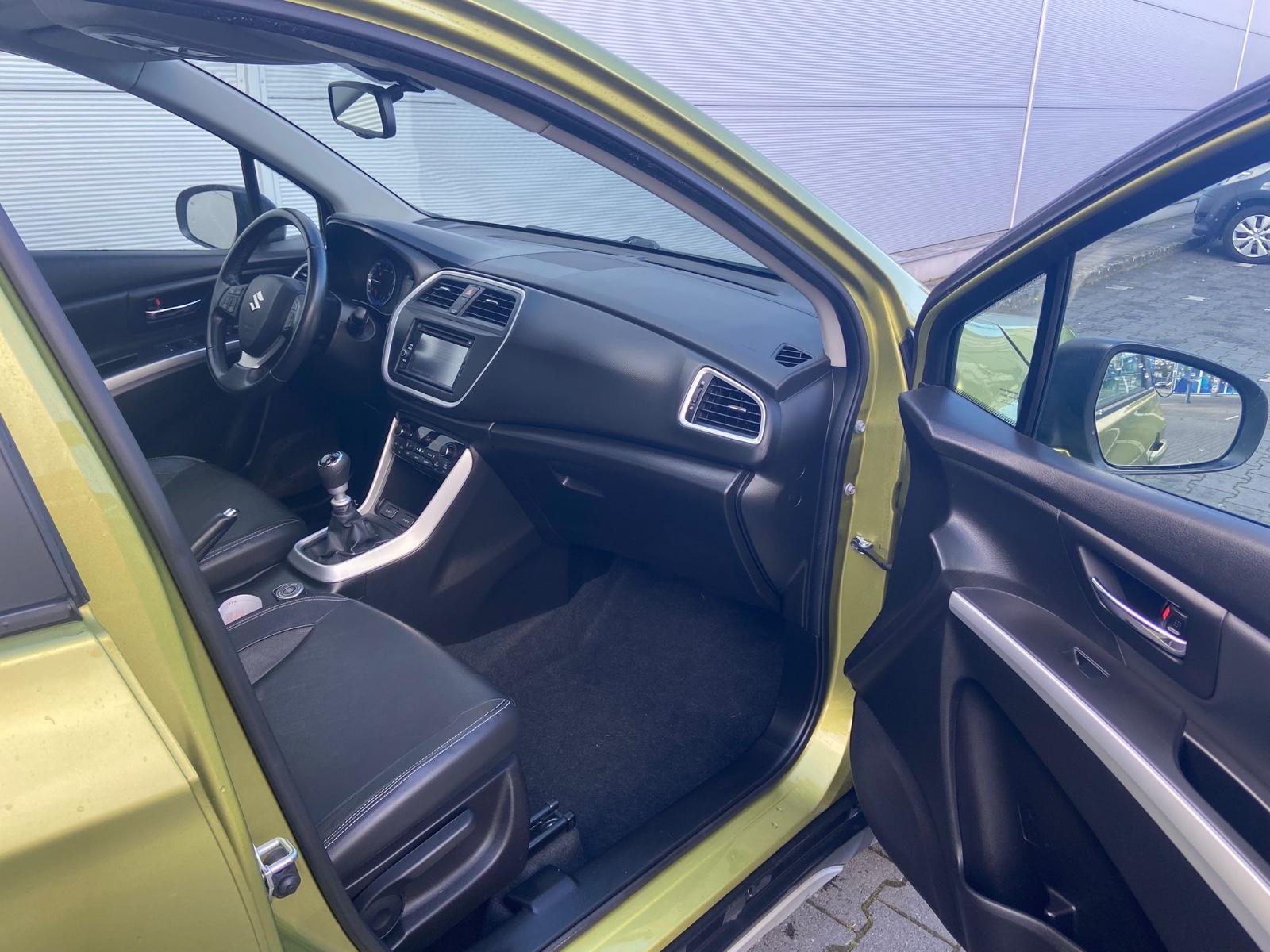 Suzuki SX4 Comfort + 4x4 Navi Kamera Tüv Neu Leder!!!