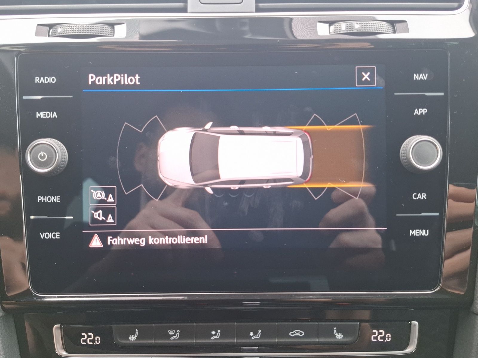 Fahrzeugabbildung Volkswagen Golf VII Variant TSI Join DSG LED AHK Navi ACC P