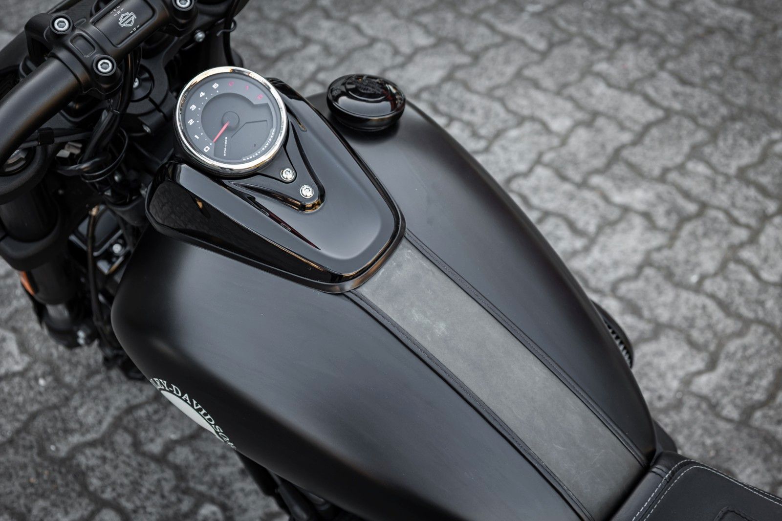 Fahrzeugabbildung Harley-Davidson FXFBS FAT BOB 114 CUI SOFTAIL - Penzl - Avon