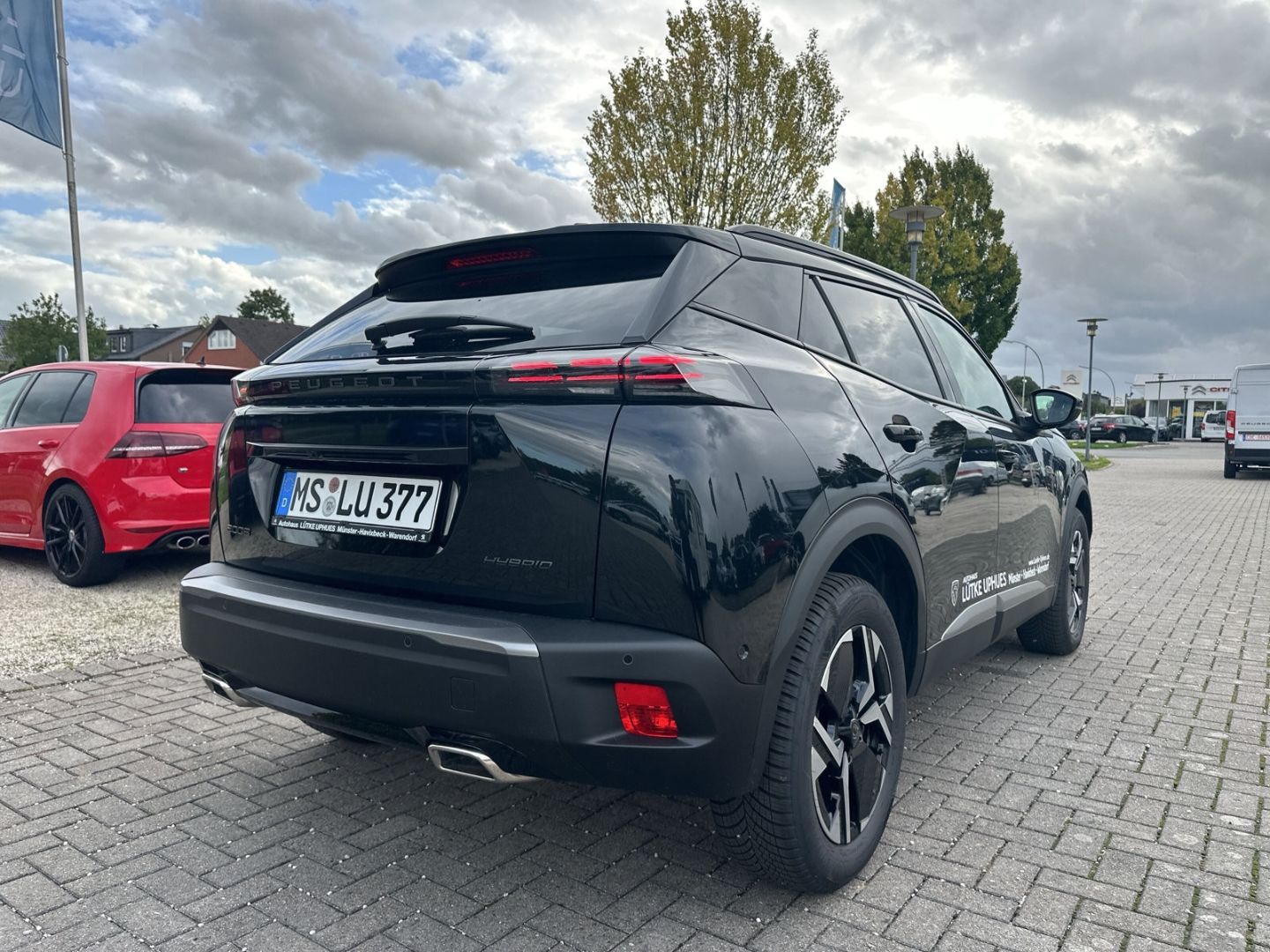 Fahrzeugabbildung Peugeot 2008 Allure 1.2 HY 136 e-DSC6      Navi ACC