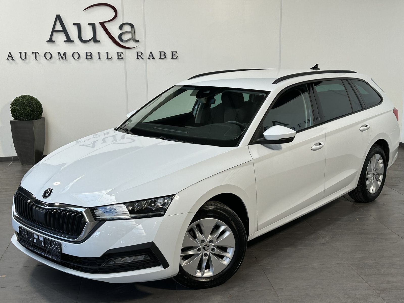 Fahrzeugabbildung SKODA Octavia Combi 2.0 TDI DSG Ambition NAV+LED+VCOCK