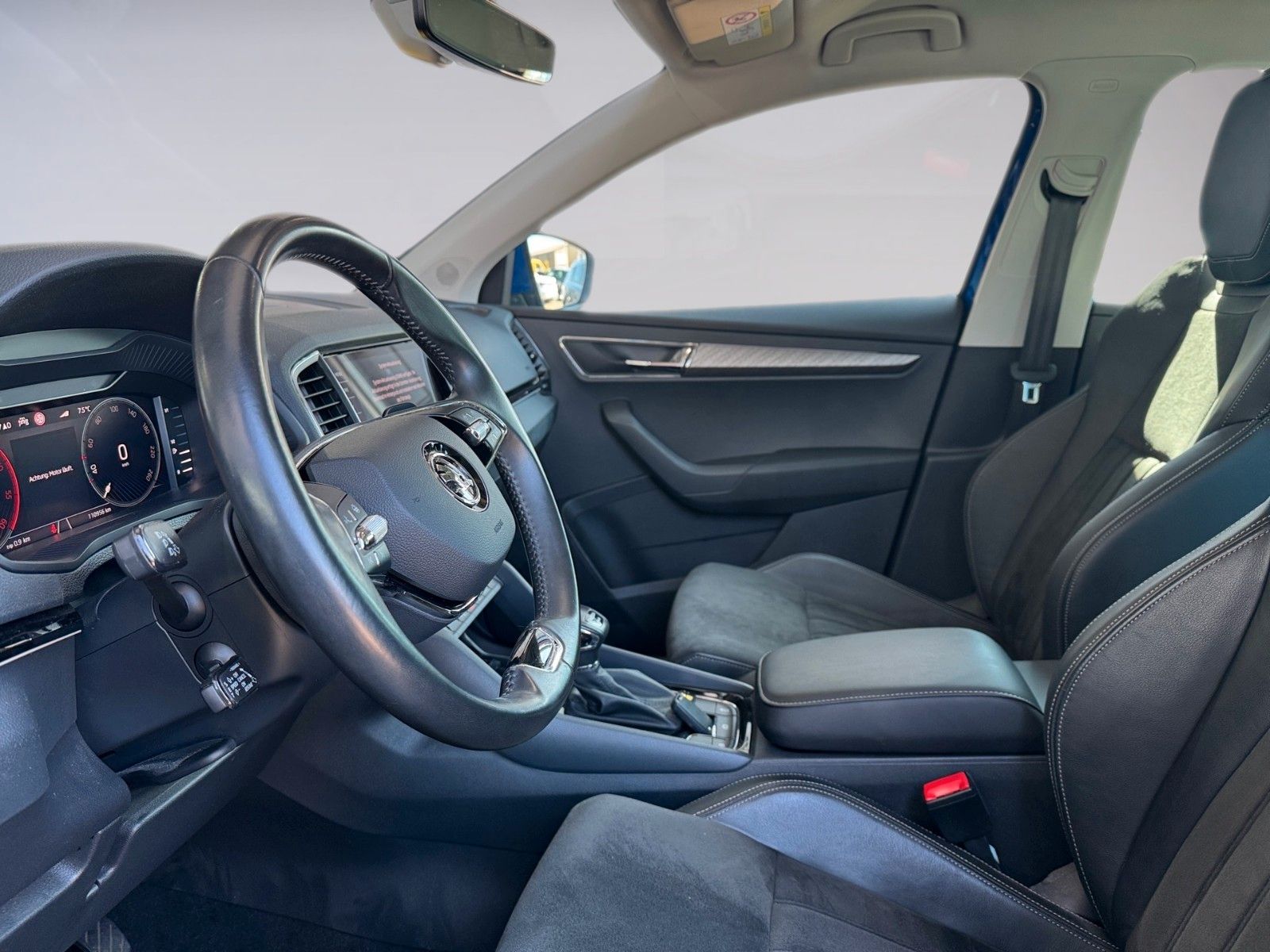 Fahrzeugabbildung SKODA Karoq 2.0l TDI DSG 4x4 STYLE