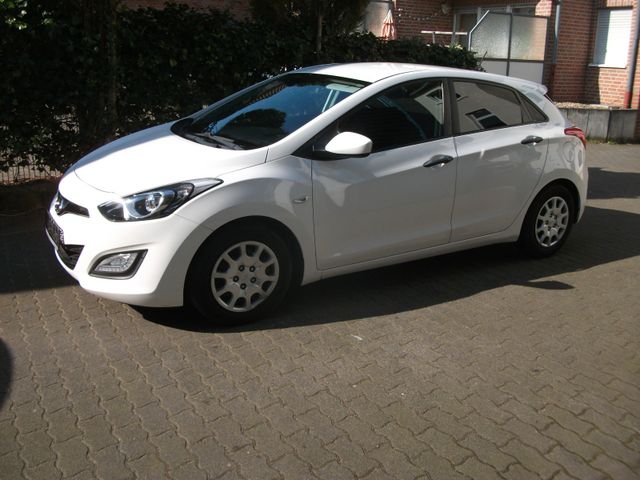 Hyundai i30 1.4 Trend, Klima, Tüv/Au 2.Jahre,Allwetter !