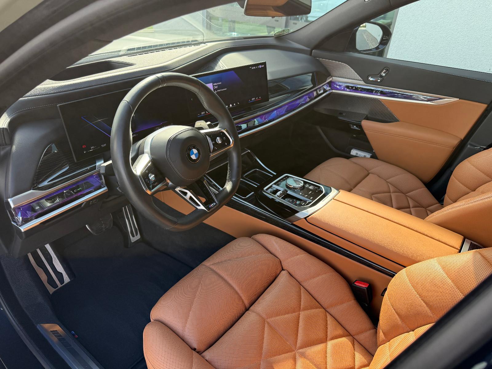 BMW 740d xDrive M Sport Crafted Clarity Sky Lounge