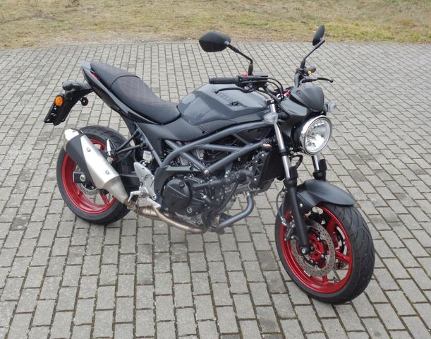 Suzuki SV 650 aus 1.Hand, nur 900km, BAGSTER-Sitzbank!