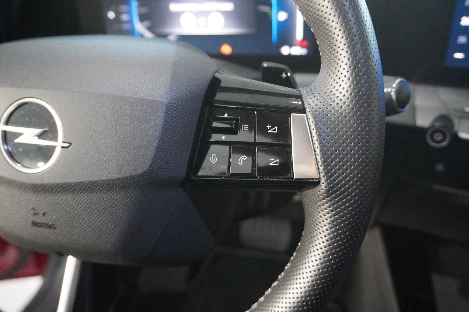 Fahrzeugabbildung Opel Astra L Lim. 1.6 HYBRID ELEGANCE NAVI/KAMERA/AHK