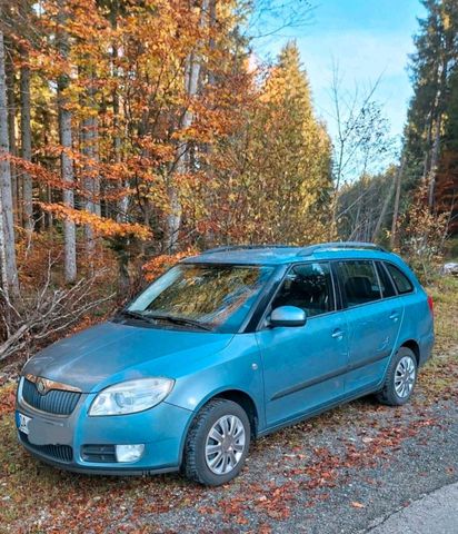 Skoda Fabia Kombi 1.4  16V mit wenig Rost ...