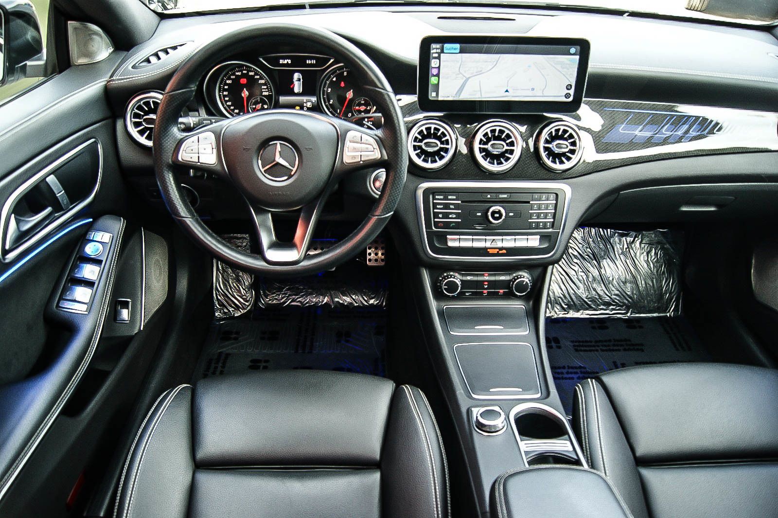 Fahrzeugabbildung Mercedes-Benz CLA 180 7G-DCT Urban Style Edition AMG PANORAMA