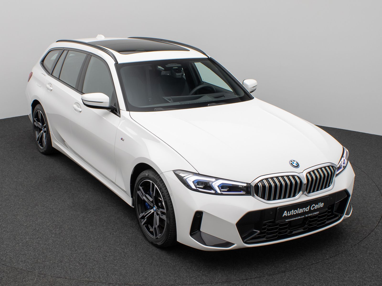 Fahrzeugabbildung BMW 330e M Sport Panorama 360°HUD DAB H/K AHK ACC