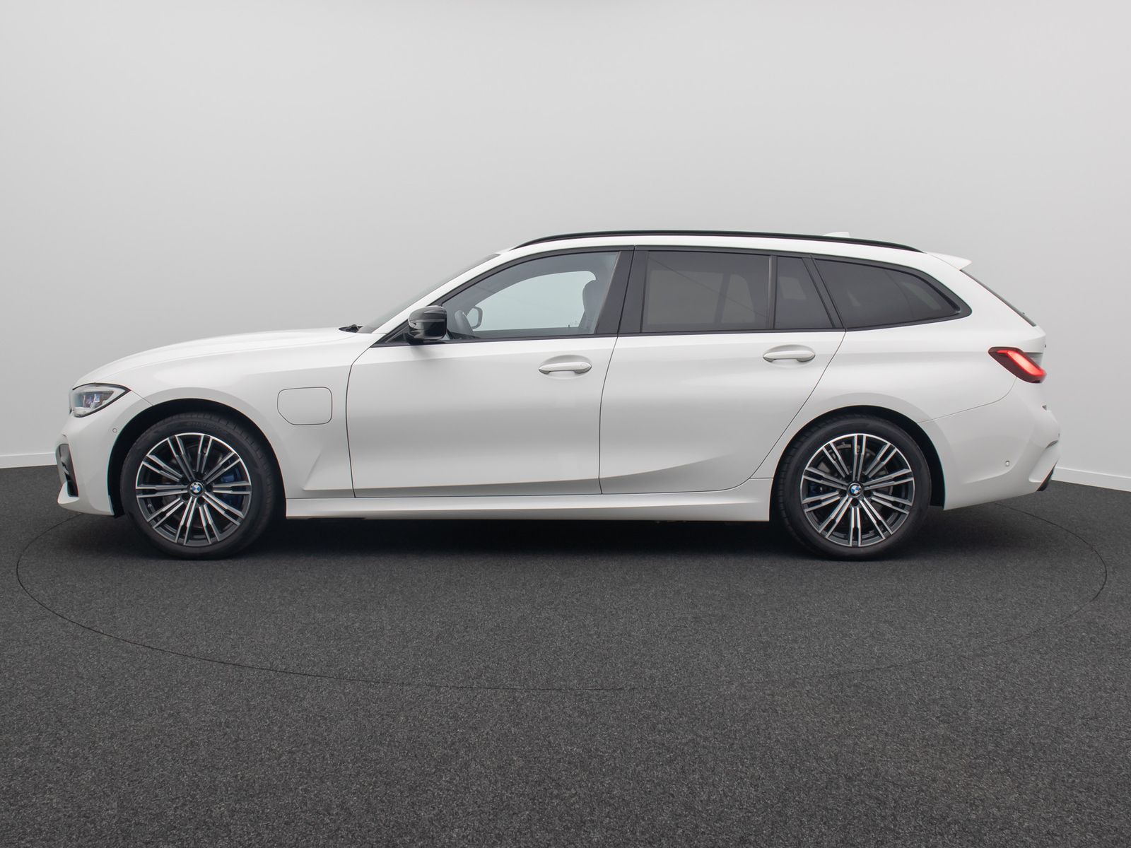 Fahrzeugabbildung BMW 330e xD M Sport DAB Laser AHK HUD Kamera Alarm