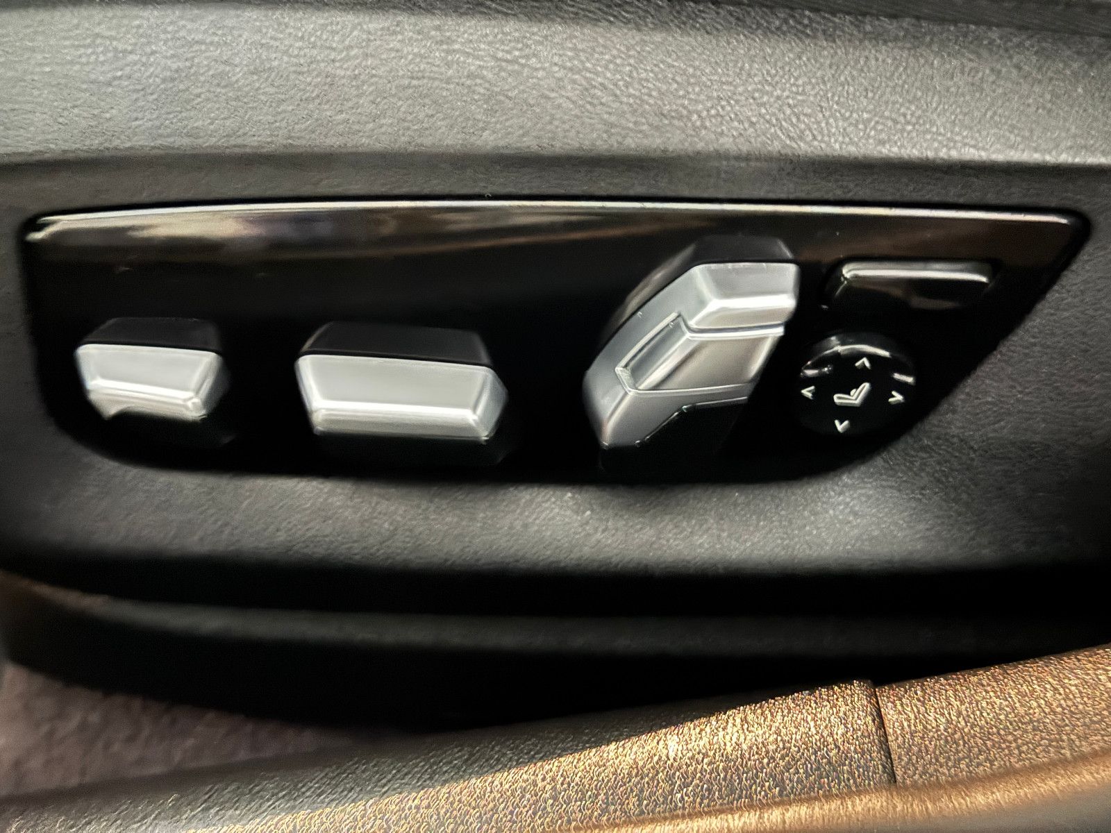 Fahrzeugabbildung BMW 520 d T LUXURY LINE HUD PANORAMA LASER VOLL