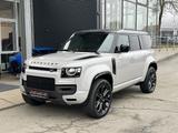 Land Rover Defender 110 OCTA P635 AWD Aut. - Land Rover Defender: Schiebedach