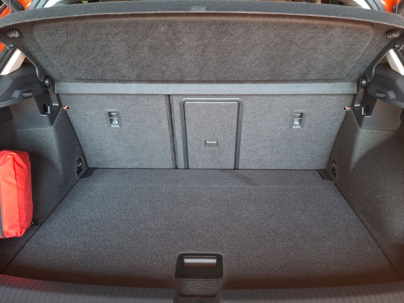 Fahrzeugabbildung Volkswagen T-Roc TDI Style 4M LED Navi AHK ACC SH