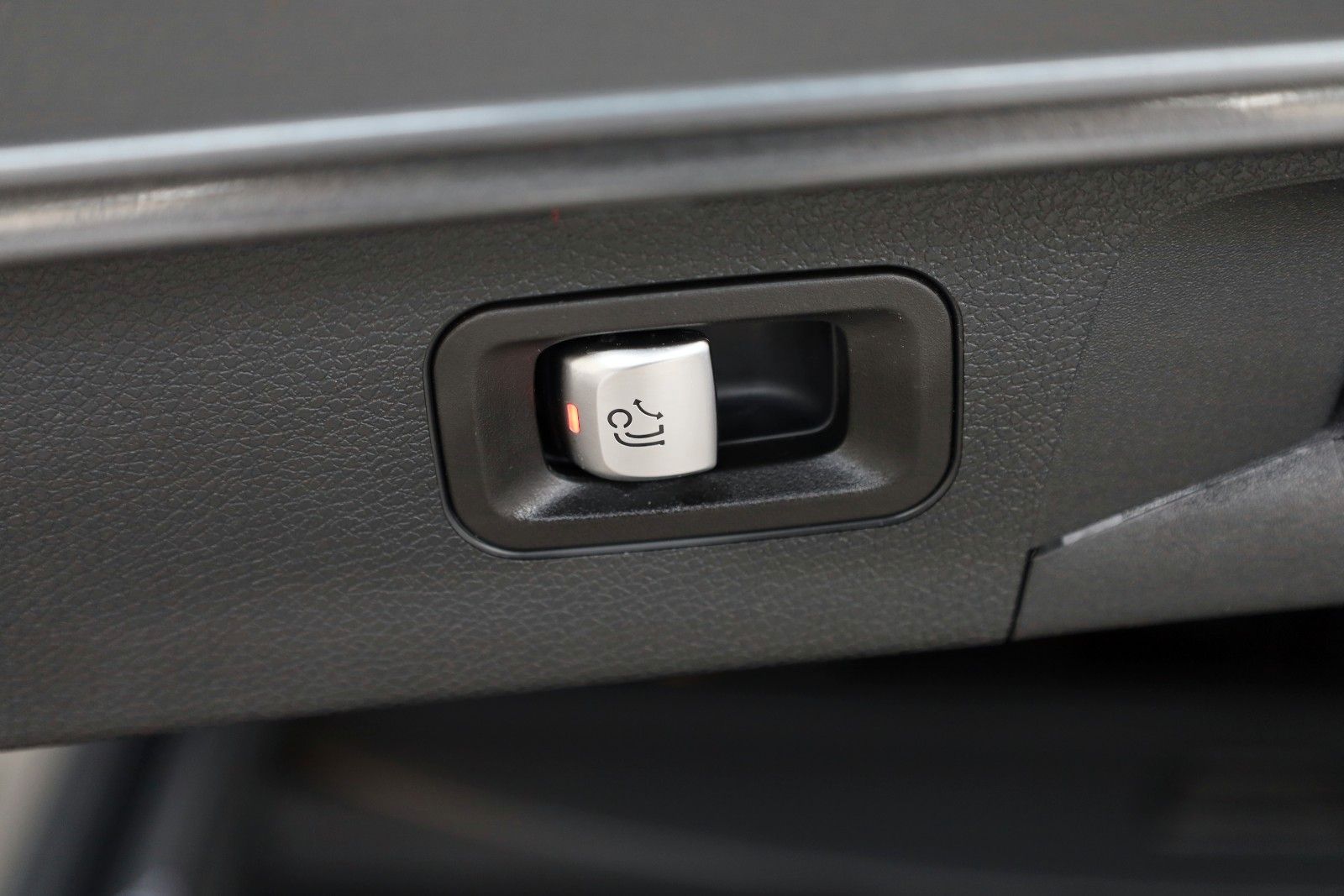 Fahrzeugabbildung Mercedes-Benz E 220 d 4M All-Terrain,Kamera,Navi,SH,AHK, SR+WR