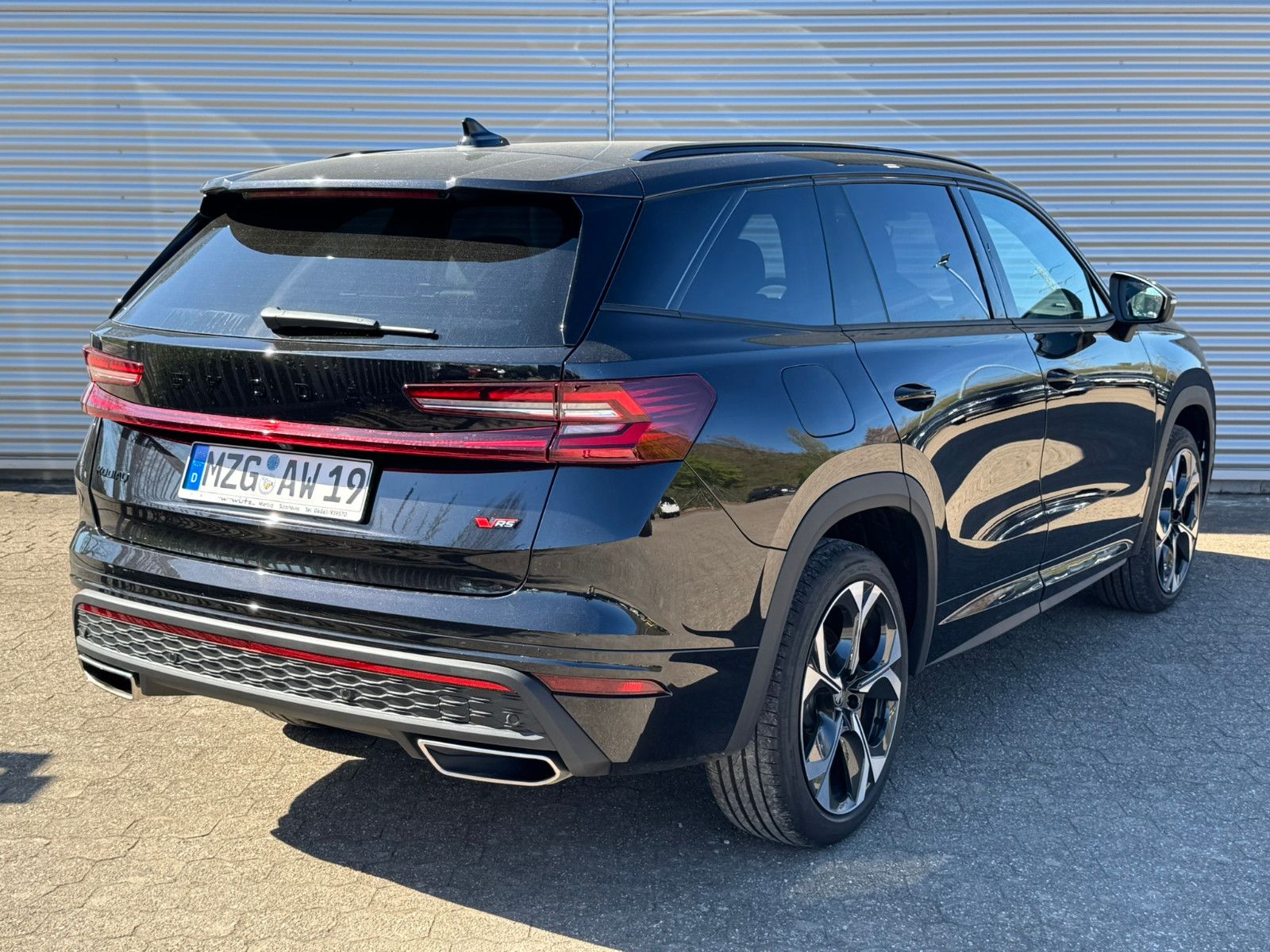 Fahrzeugabbildung SKODA Kodiaq 2.0 TSI  DSG 4x4 RS AHK 7-Sitzer