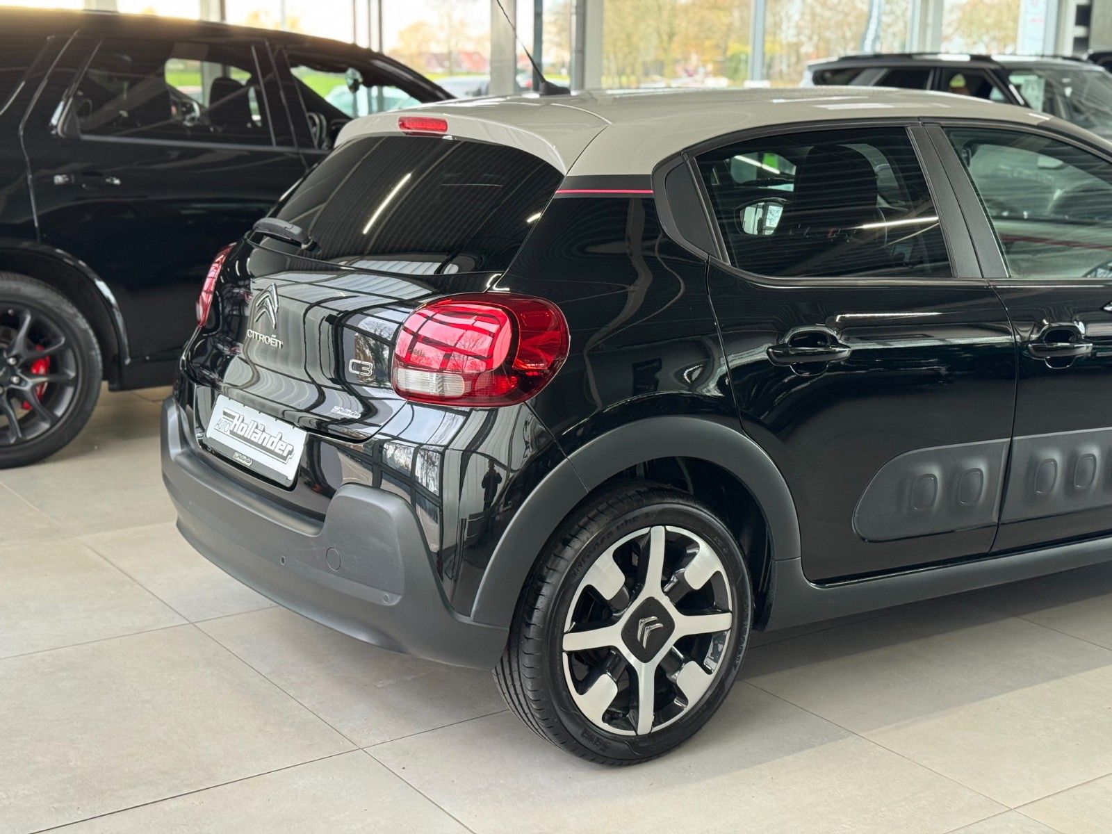 Fahrzeugabbildung Citroën C3 1.2 PurTech ELLE "DAB Navigation Kamera LM"