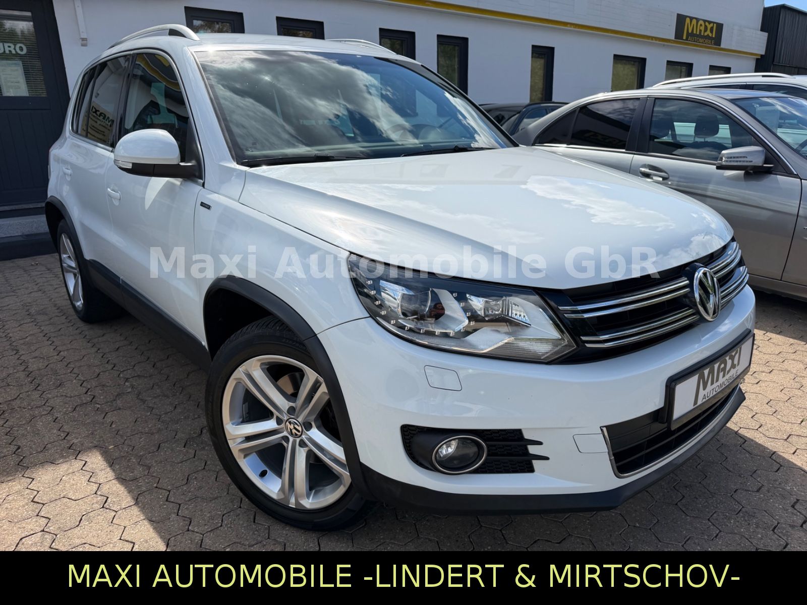 Volkswagen Tiguan - 1
