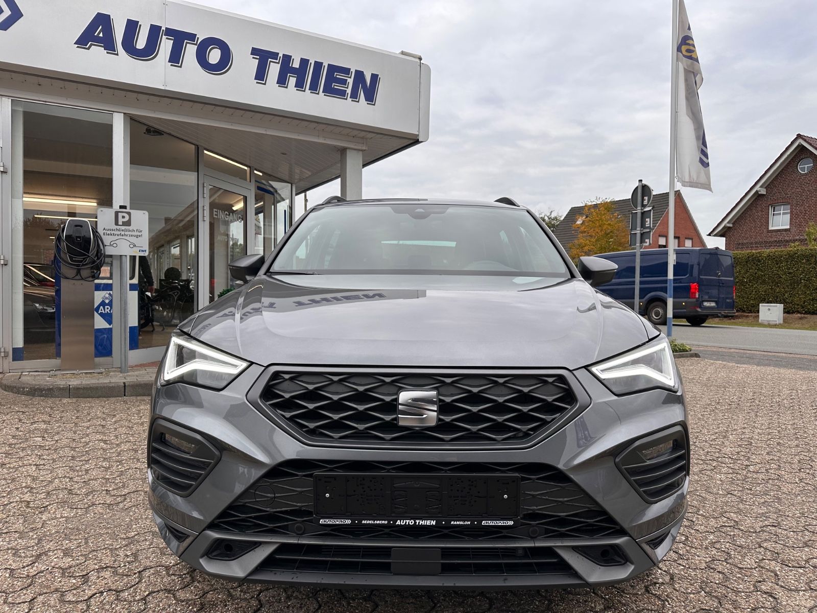 Fahrzeugabbildung SEAT Ateca FR 1.5 TSI DSG AHK/ACC/NAVI/LED/eHeck/SHZ