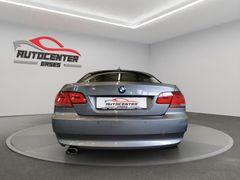 BMW 320 i Navi SHZ 19" Alus PDC Leder 