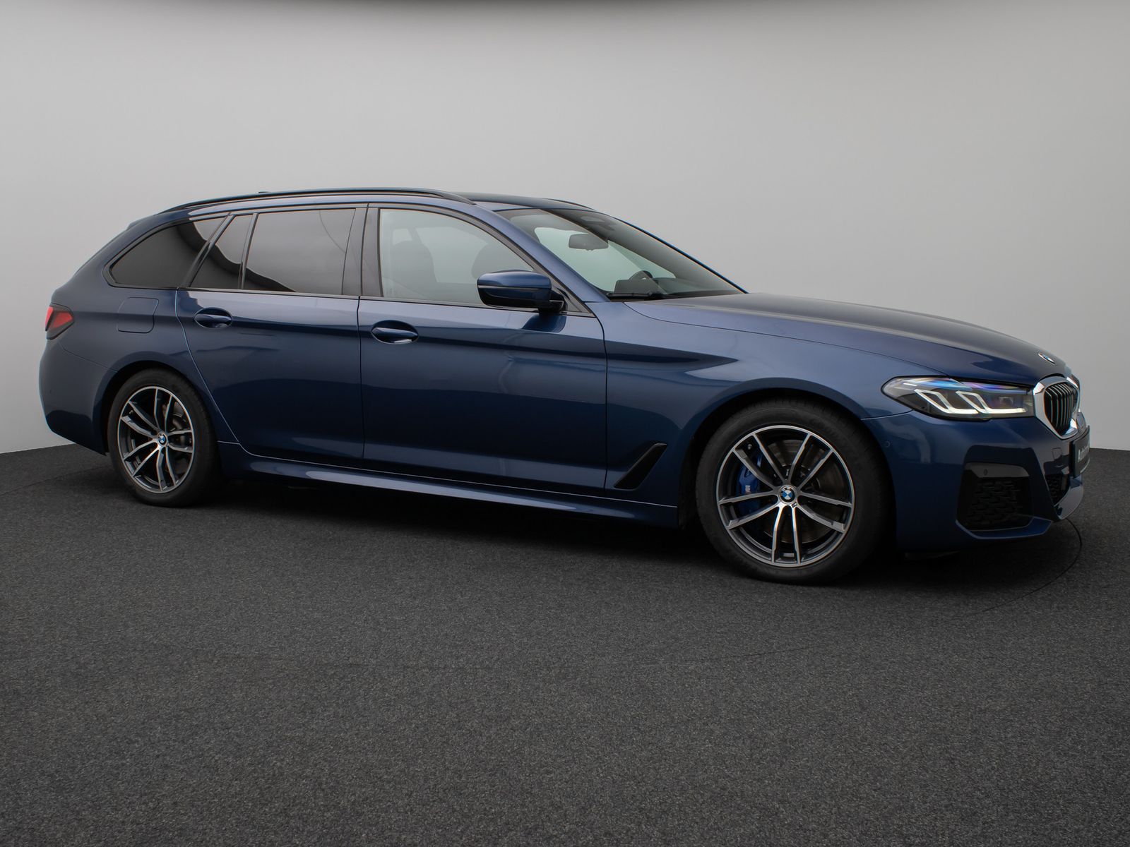 Fahrzeugabbildung BMW 530d M Sport Panorama Kamera Laser HUD DAB H/K