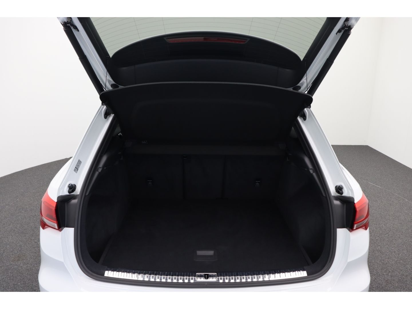 Fahrzeugabbildung Audi Q3 35 TFSI S line Digi Cockpit AHK 3-Zonen-Klima