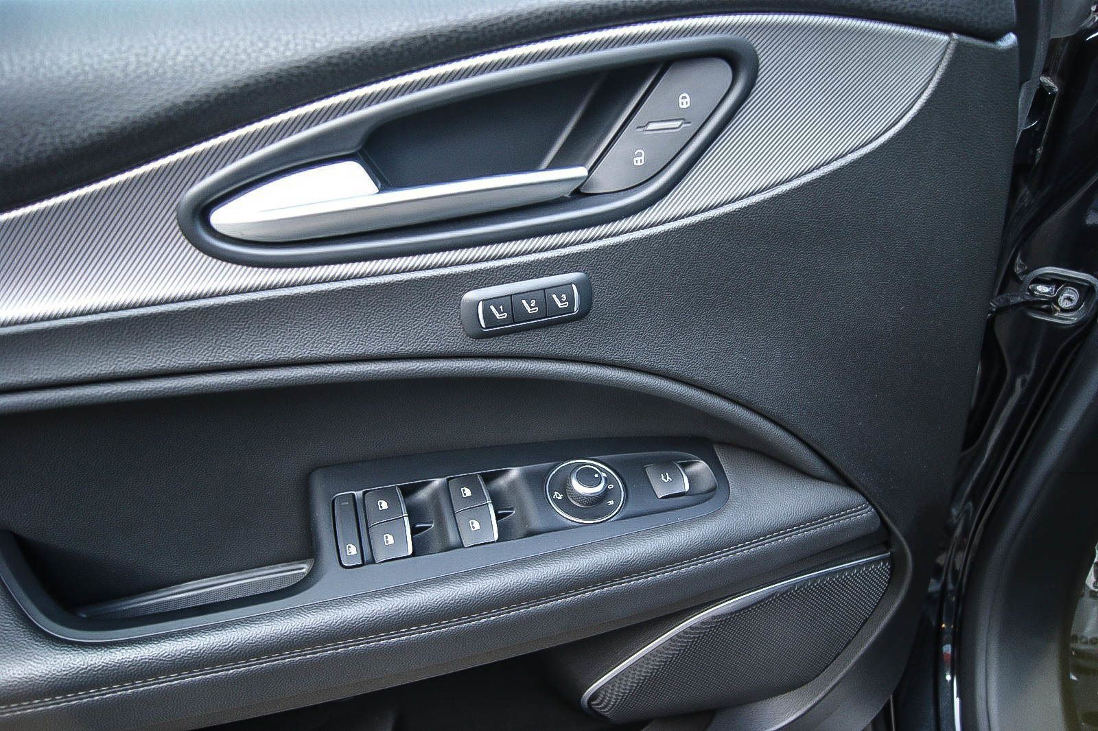 Fahrzeugabbildung Alfa Romeo Stelvio Super Q4 LUSSO SPORTPAKET LEDER WINTER