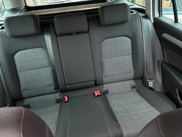 Fahrzeugabbildung Volkswagen Passat  1.5 TSI Business Comfortline